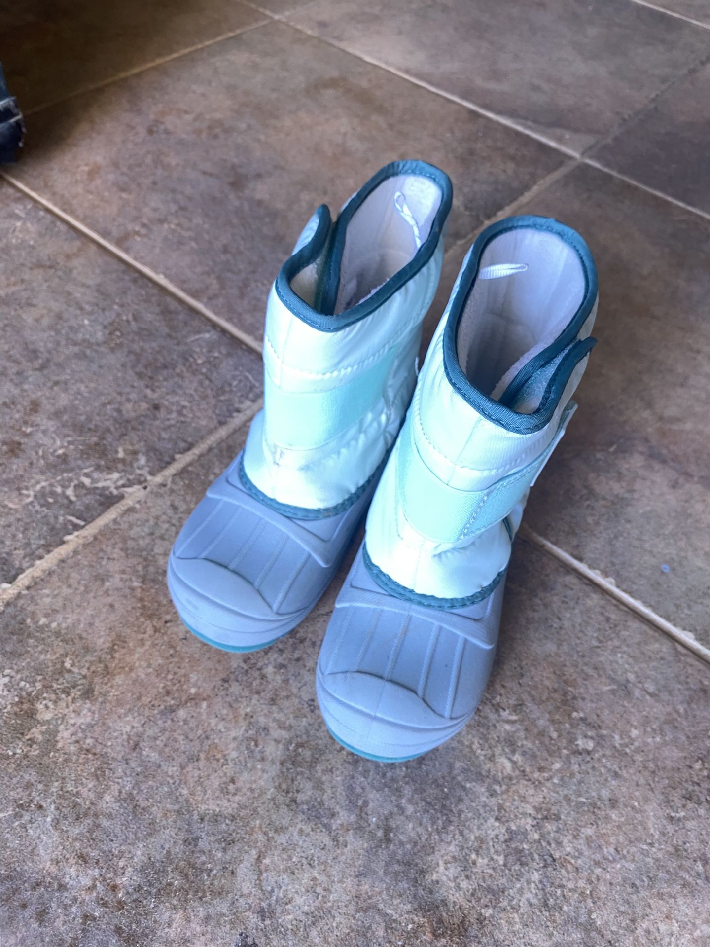 Girls size 10 rain/snow boots