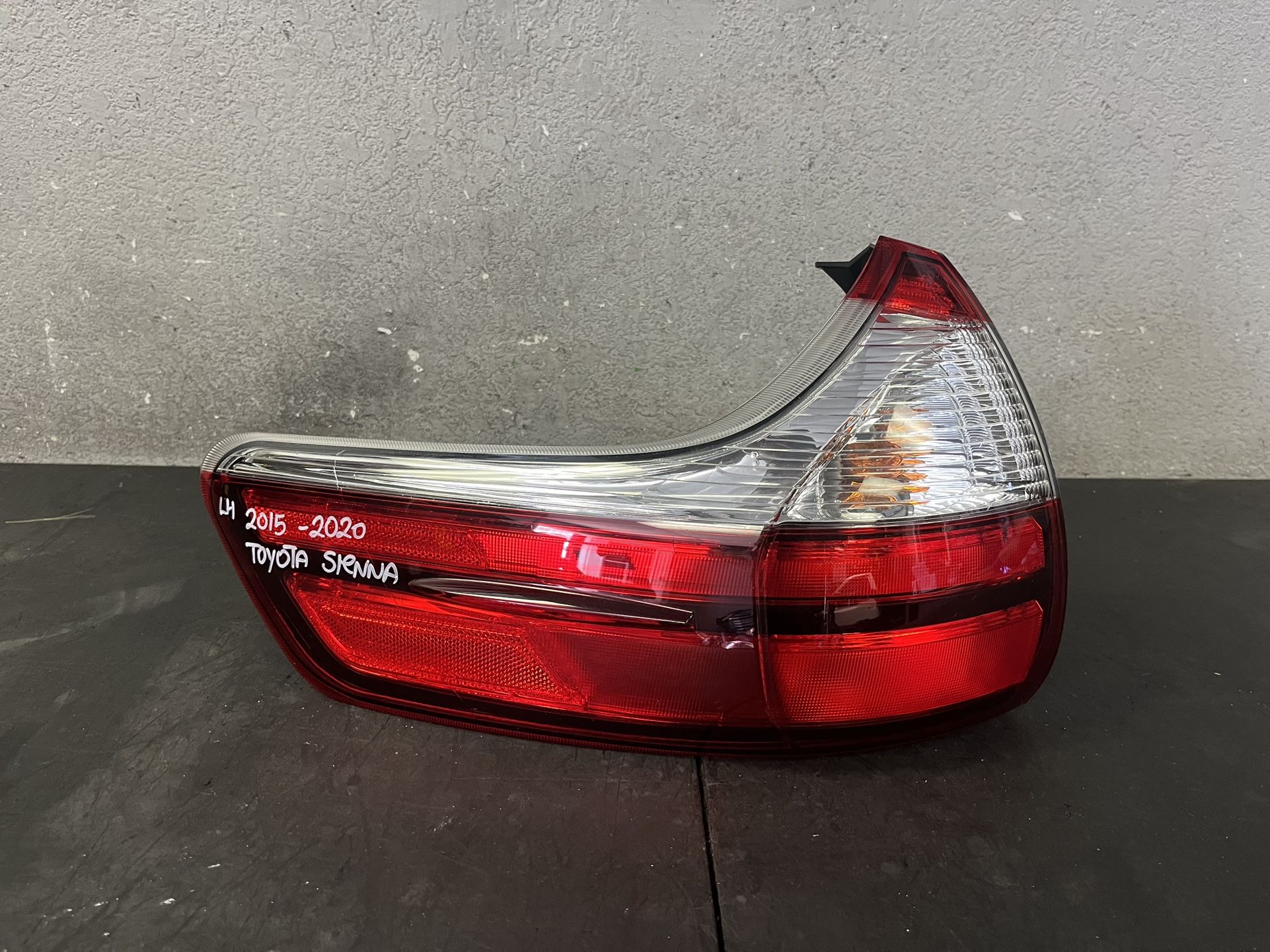 2015-2016-2017-2018-2019-2020 TOYOTA SIENNA LEFT TAIL LIGHT OEM USED