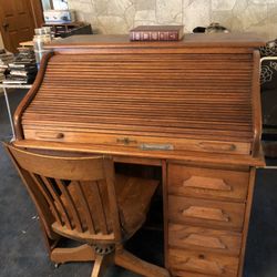 Beautiful solid oak,  Roll top desk and rolling chair