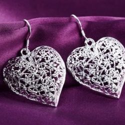 E26- Beautiful silver Romantic Charms earrings- Heart! 