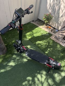 Electric Scooter Ix4 It Goes 28 Mph Range 43 Miles