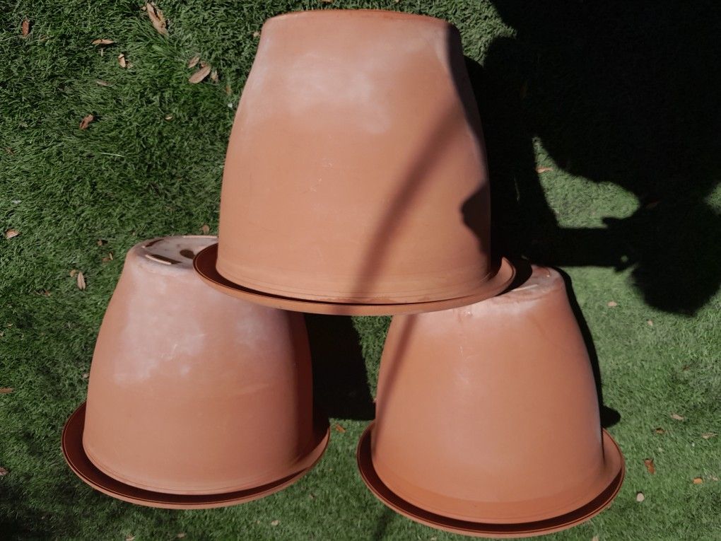 FLOWER POTS