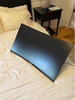 Gigabyte G32QC 32” monitor 2560x1440 165hz curved gaming monitor with floating mount