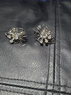 Prestige screwback earings