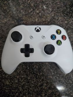 Xbox Controller (Broken Battery Cover)