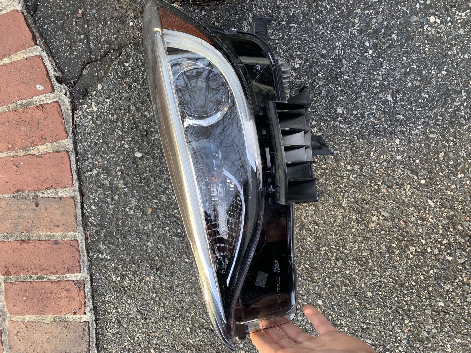 2018/17 infinity qx30 left headlamp! Genuine infinity part!