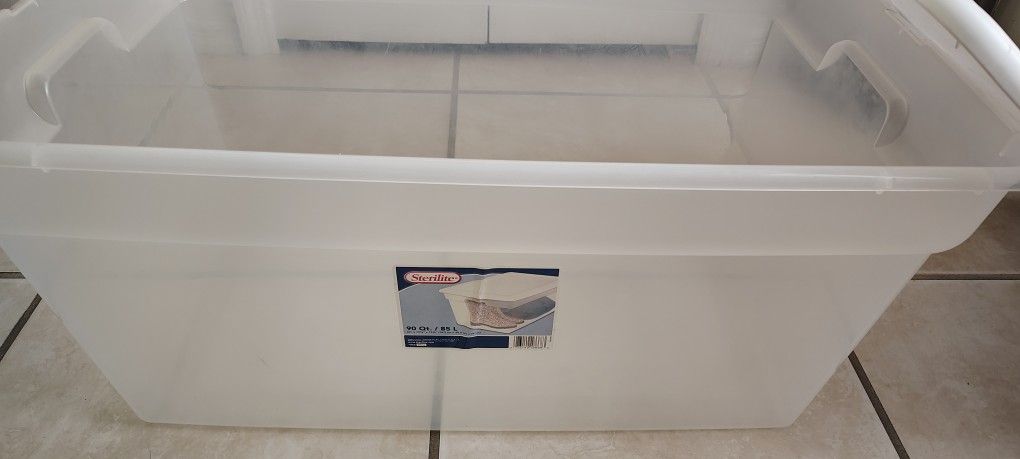 Stirilite Storage Bin 90 Qt $7 Cash Only