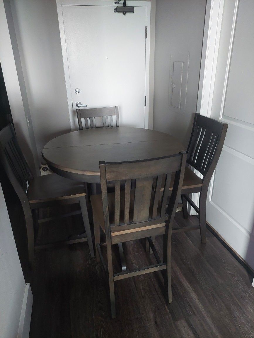 Pedestal Dining Table and 4 Chairs