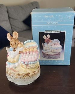 Hunca Munca Tale of Two Bad Mice Schmid Music Box 1990 Beatrix Potter Lullaby