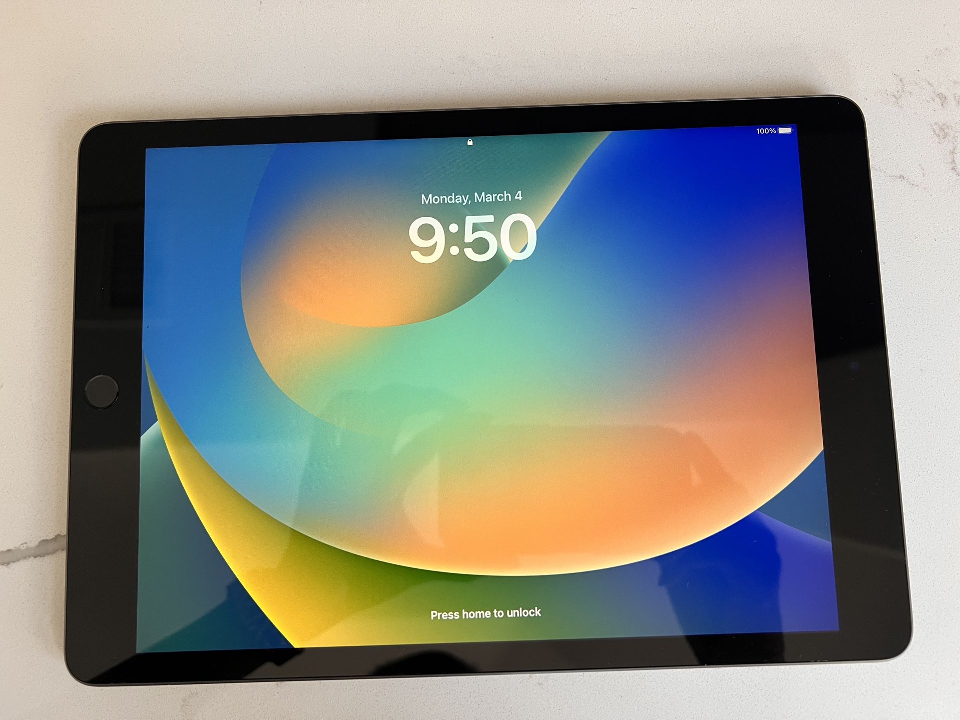 iPad - Space Gray, Great Condition