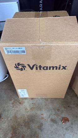 Vitamix Blender 5200 new in box warranty