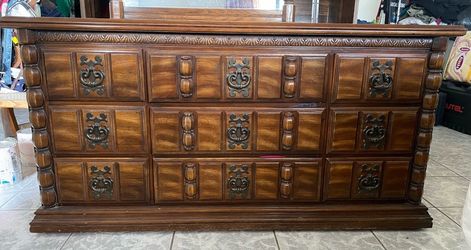 Mediterranean style 9-drawer triple dresser