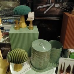 Variety Of House Hold Items 