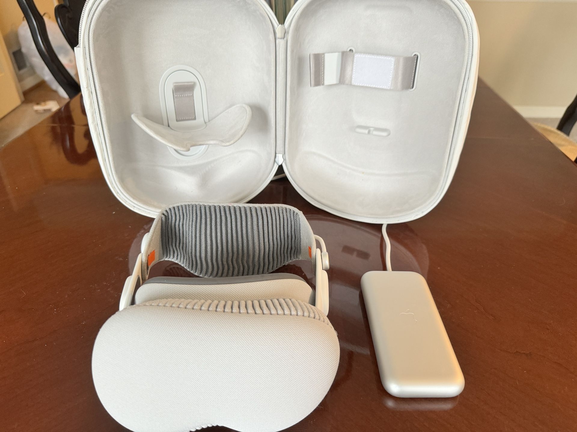 Apple Vision Pro 1TB – Pre-Owned (Good Condition)