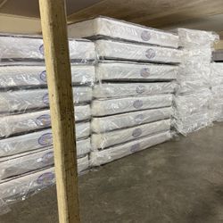 Mattresses from $89 up to $1000 for major retailers that are shutting their doors