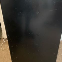 Mini Fridge/ Freezer 