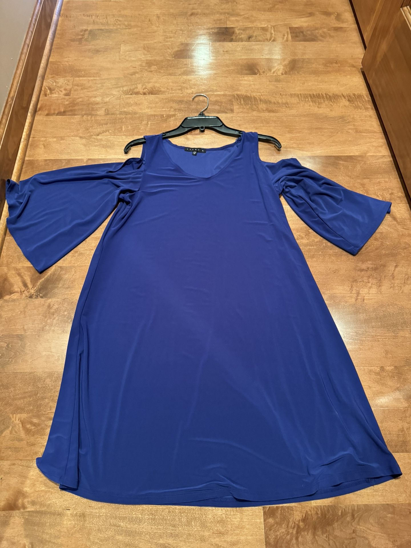 Woman’s Tiana B Peekaboo Shoulder Dress Shipping Avaialbe 