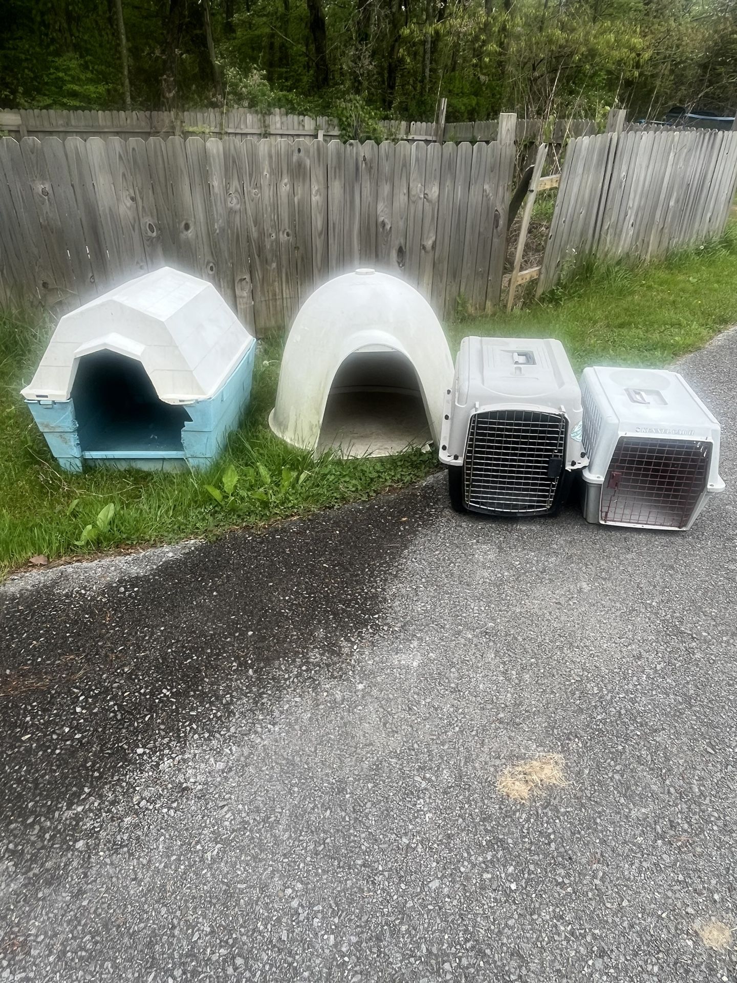 Dog Houses/crates