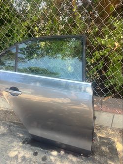 REAR RIGHT PASSENGER SIDE DOOR 2011-2018 WOLKSWAGEN JETTA (DARK GRAY COLOR) DENT PLEASE CHECK ALL PICTURES.