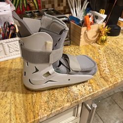 Aircast ankle support