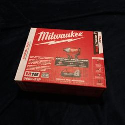 Milwaukee 1/4" M18 Hex Impact Driver Kit