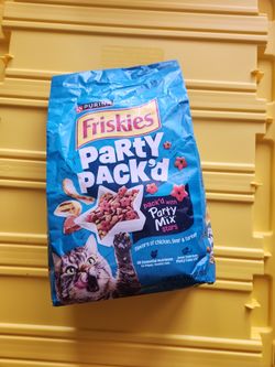 Purina Friskies Party Pack'd Dry Cat Food