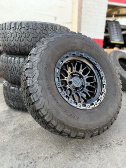 Rines nuevos 17*9 para Jeep Ruvicon De 5 virlos com llantas 315/70/17  Bfgoodich Ko2 con 80% de vida