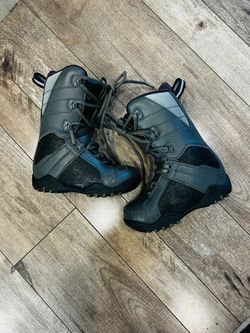LTD YOUTH SNOWBOARDING BOOTS SIZE 2