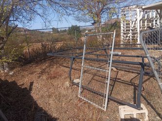 Chain link gate
