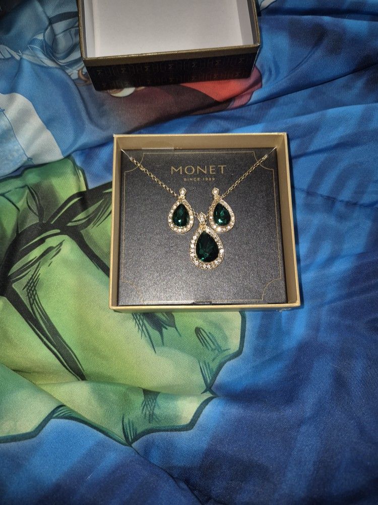 New Monet Earings And Bracelet