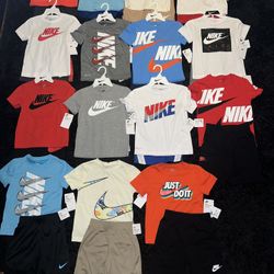 NWT Nike size 6(15 Outfits)