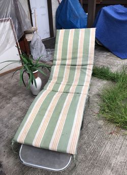 Lounger with cushion