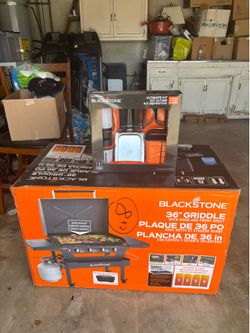BLACKSTONE 36” Griddle with Hood + 16pc Toolkit