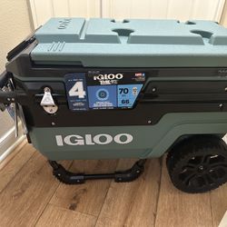 IGLOO 70 QT Trailmate Journey Cooler, Blue