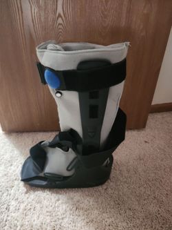 Walking boot/cast -size Large