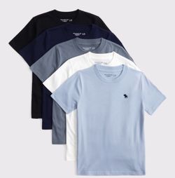 A bag of 7-10 yr old boys clothes