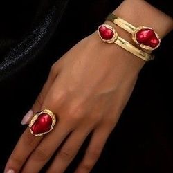 BEAUTIFUL BRACELET & RING SET  ( ADJUSTABLE RINGS ) ❤️ PRICE HAS BEEN REDUCED!!