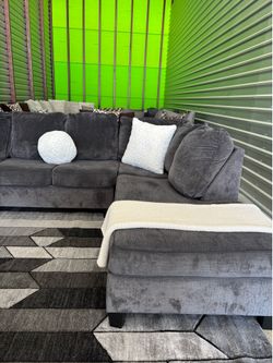 Nice sectional sofa couch (DELIVERY AVAILABLE)