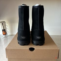 UGG ESSENTIAL SHORT BOOT 