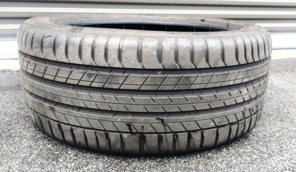 (1) Michelin 265/45/20