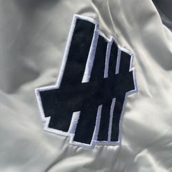 Undefeated starter Jacket Release : silver Black LA KINGS