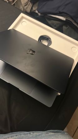 Apple laptop