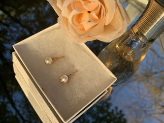 Gold plated pearl Eiffel Tower earring