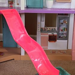 Barbie Dream House 