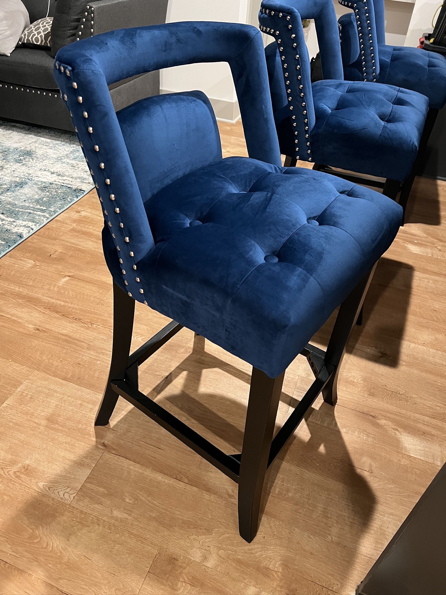 ONE BRAND NEW 26 Inch Counter Height Blue Velvet Barstool