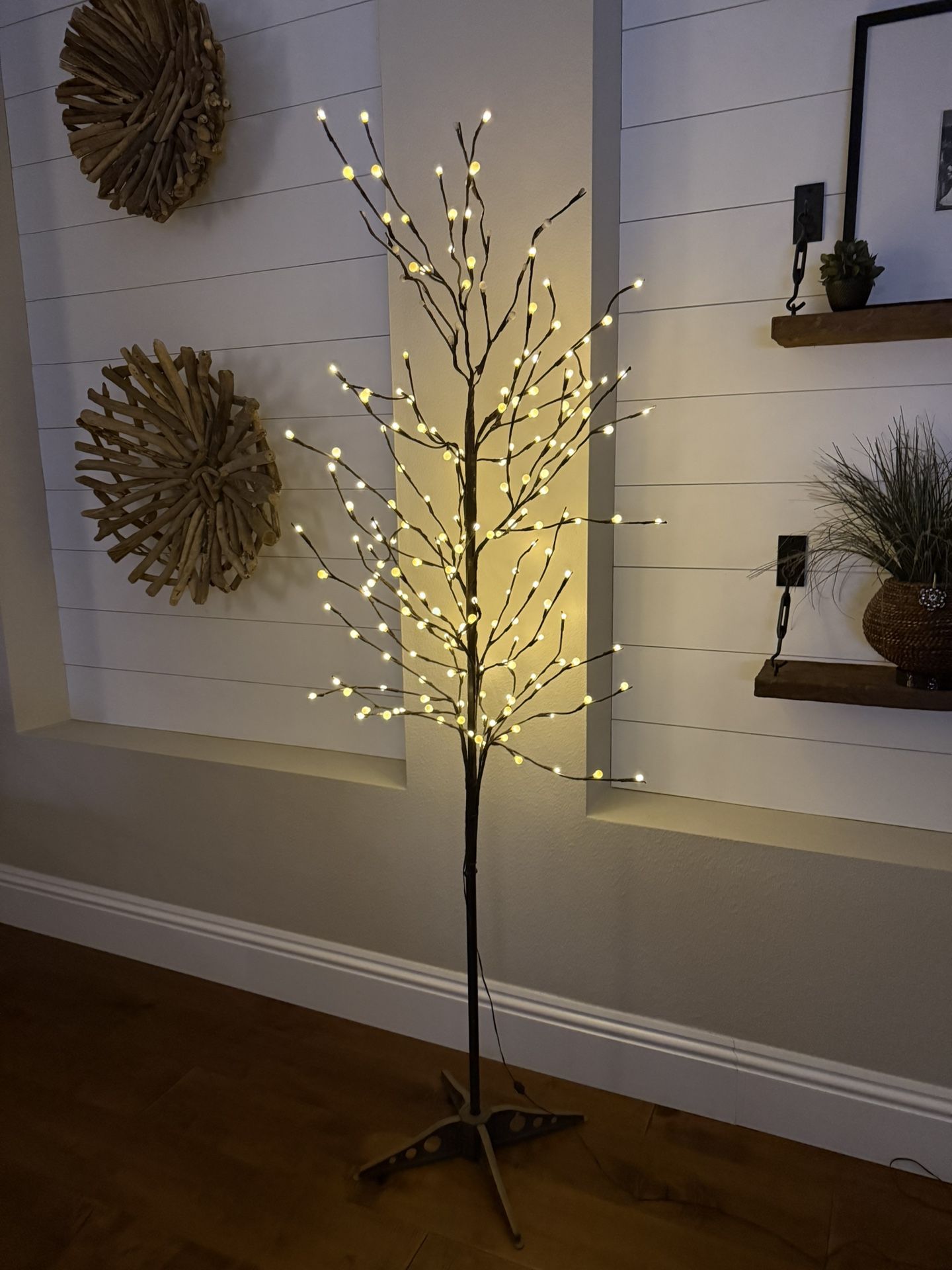 6 Foot Tall Led White Ball Tree