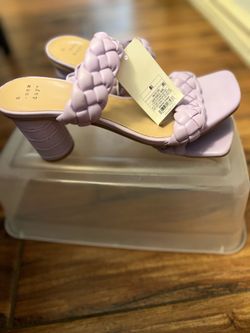 Women’s shoes 8 1/2  new