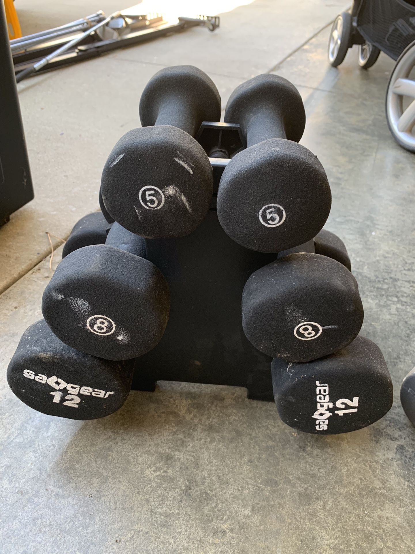 Hand weights with rack