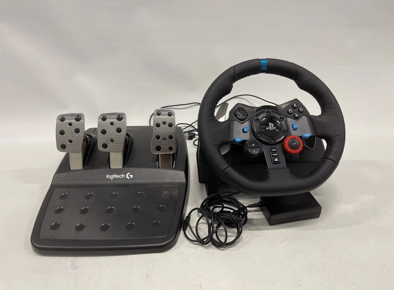 (LOGITECH G29 Racing Wheel) With Force feedback.