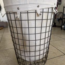 Laundry Hamper with Metal Frame – Removable Liner